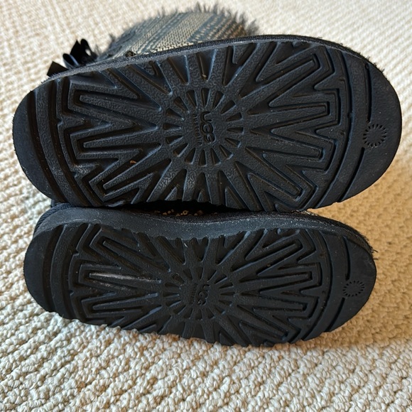 UGG Bailey Bow Holiday Sparkle Blk size 9 - Picture 3 of 5